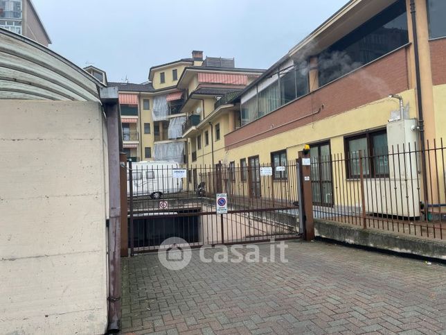 Box/posto auto in residenziale in Via Ivrea 2