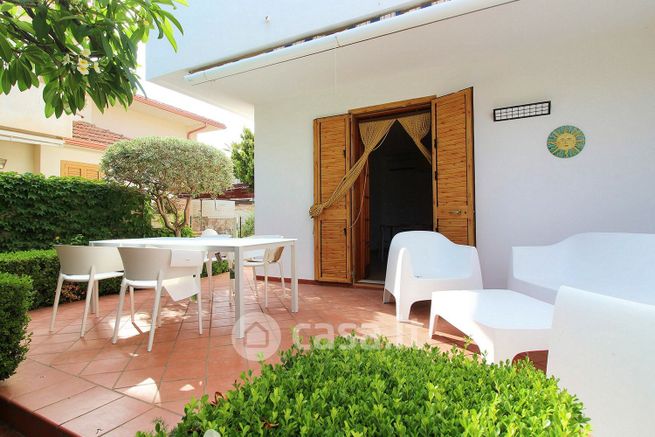 Casa bi/trifamiliare in residenziale in Via Tropea 19