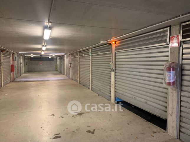 Box/posto auto in residenziale in Via Coronata 21 F