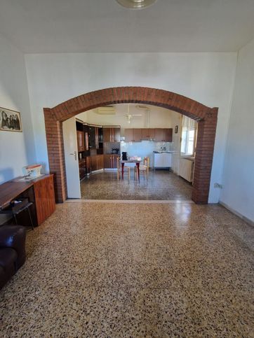 Casa indipendente in residenziale in