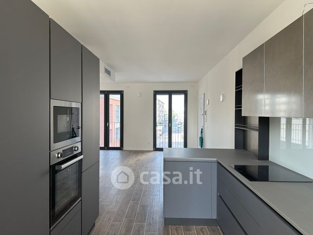 Appartamento in residenziale in Via Teocrito 56