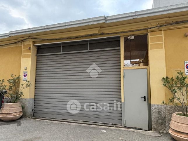 Box/posto auto in residenziale in Via Chiaravagna 81
