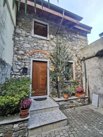 Casa indipendente in residenziale in Via Borca 59