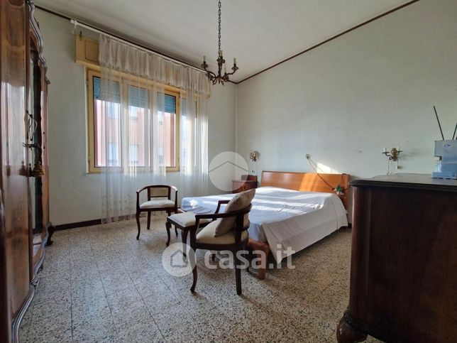 Casa bi/trifamiliare in residenziale in Via Parmense 20