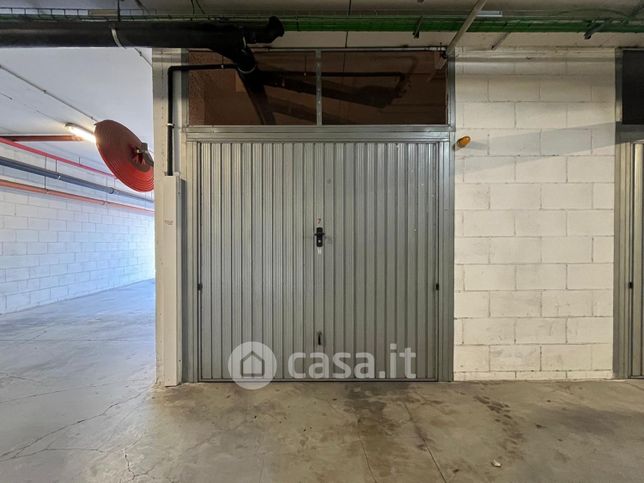 Garage/posto auto in residenziale in Via Alberto Moravia 74