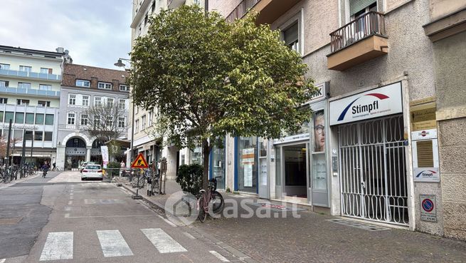 Ufficio in commerciale in Via Raffaello Sernesi