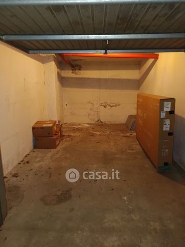 Box/posto auto in residenziale in Via Giotto