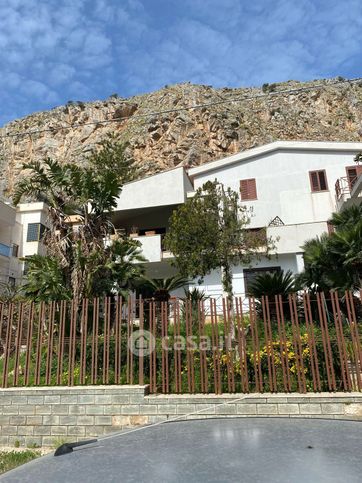 Casa bi/trifamiliare in residenziale in Via Tolomea 31