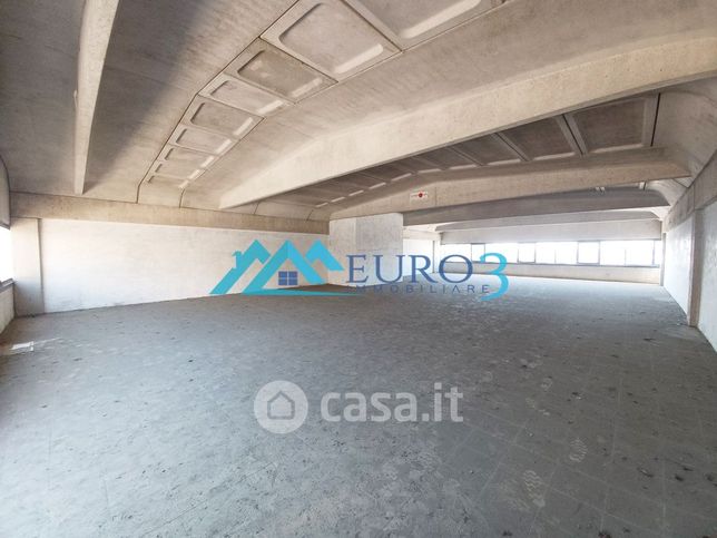 Ufficio in commerciale in Via Pasubio