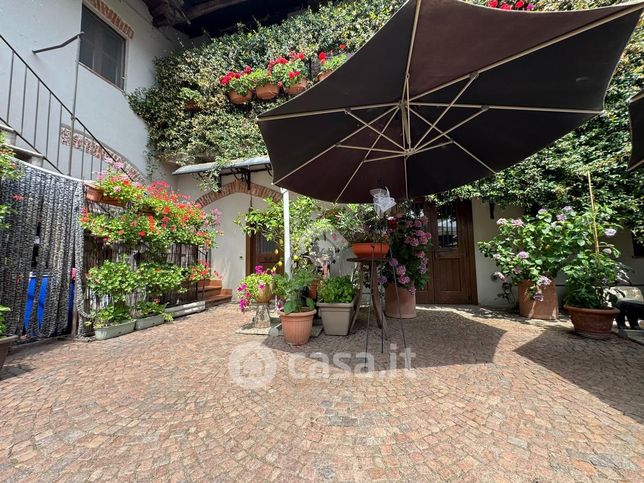 Capannone in commerciale in Via Picchetta 97
