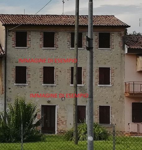 Casa bi/trifamiliare in residenziale in Piazza Stefanelli