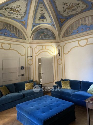 Casa bi/trifamiliare in residenziale in 