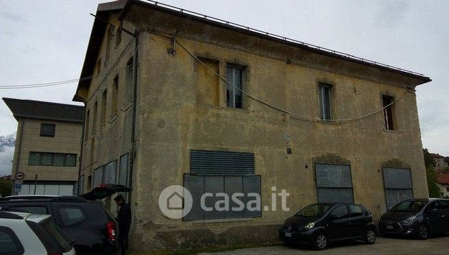 Ufficio in commerciale in Viale Monte Grappa