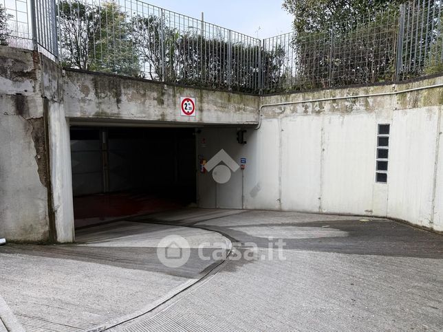 Box/posto auto in residenziale in Via A. Lincoln 46 a