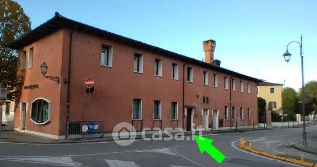 Ufficio in commerciale in Via F. Filzi