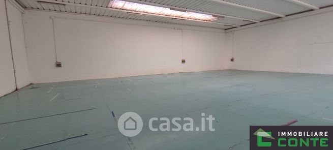 Capannone in commerciale in Via Spin