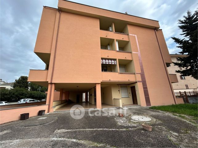 Appartamento in residenziale in Via Lago di Lugano