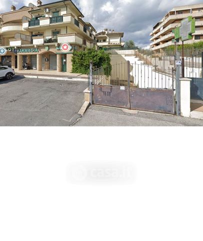 Box/posto auto in residenziale in Via dei Platani 17