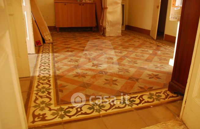 Casa indipendente in residenziale in Via Montano 54