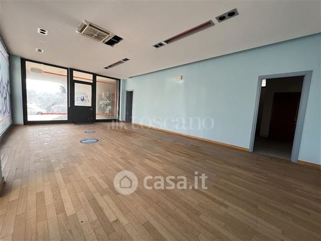 Ufficio in commerciale in Via Martiri delle Fosse Ardeatine