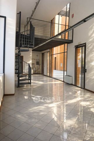 Ufficio in commerciale in 