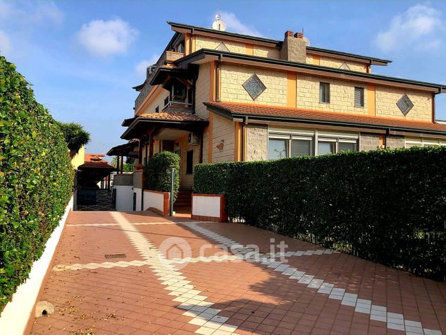 Villetta a schiera in residenziale in Via Vicinale Massariola 28