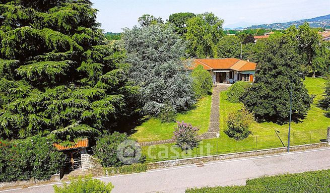Villa in residenziale in 