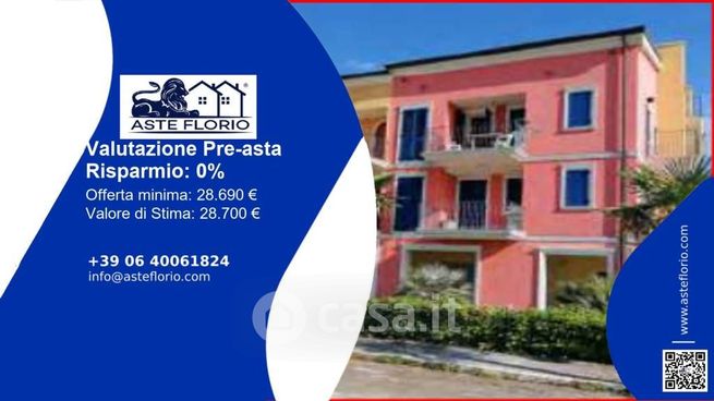 Box/posto auto in residenziale in Via Pesaro 93