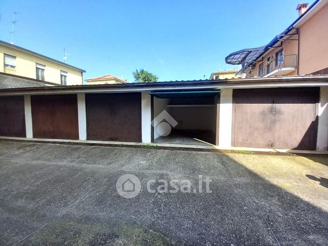 Garage/posto auto in residenziale in Via Monviso 6