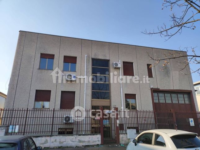Capannone in commerciale in Corso Novara 40