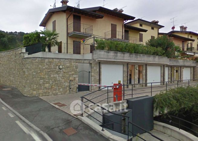 Box/posto auto in residenziale in Via Barcuzzi