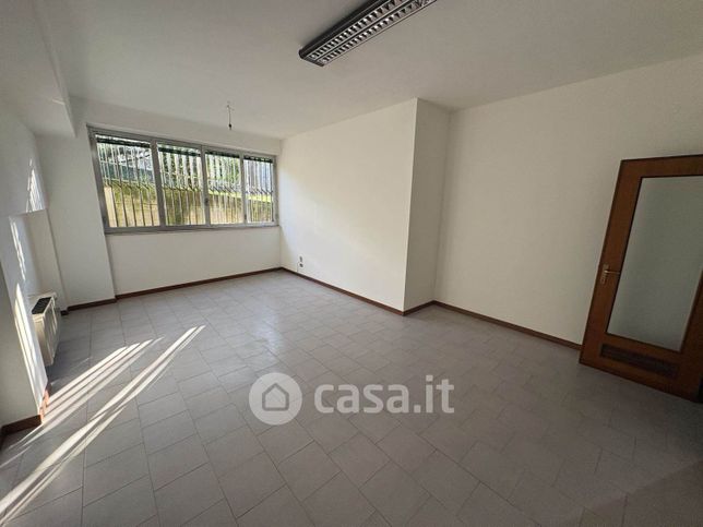 Ufficio in commerciale in 