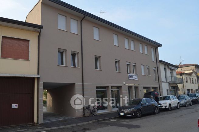 Attivitã /licenza (con o senza mura) in commerciale in Via Vittorio Emanuele II 101