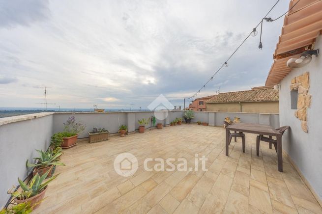 Appartamento in residenziale in Via Silvia 51