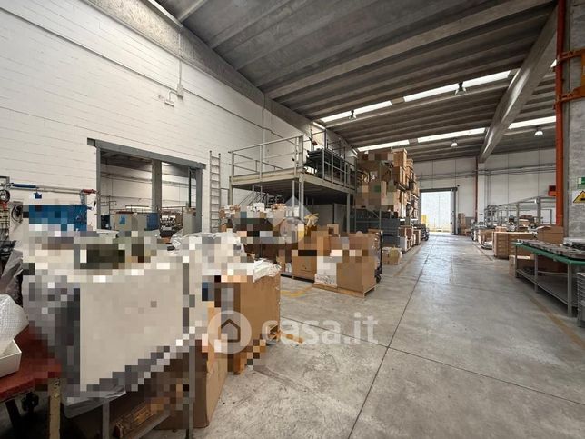 Capannone in commerciale in Via dei Prati Vecchi 1