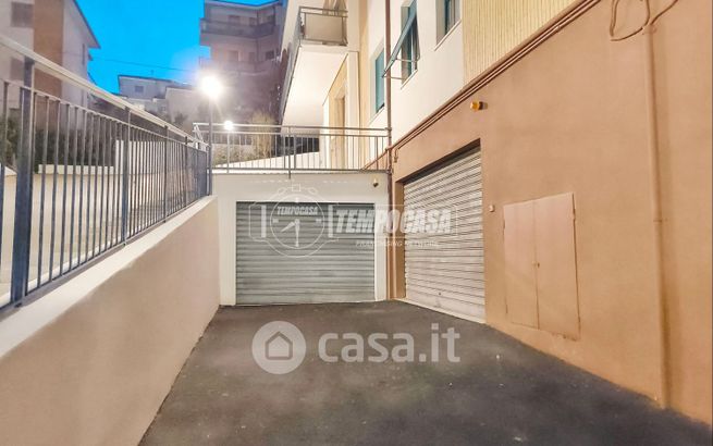 Capannone in commerciale in Via Monte Vettore