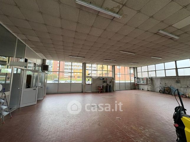Capannone in commerciale in Via Silvio Pellico 28