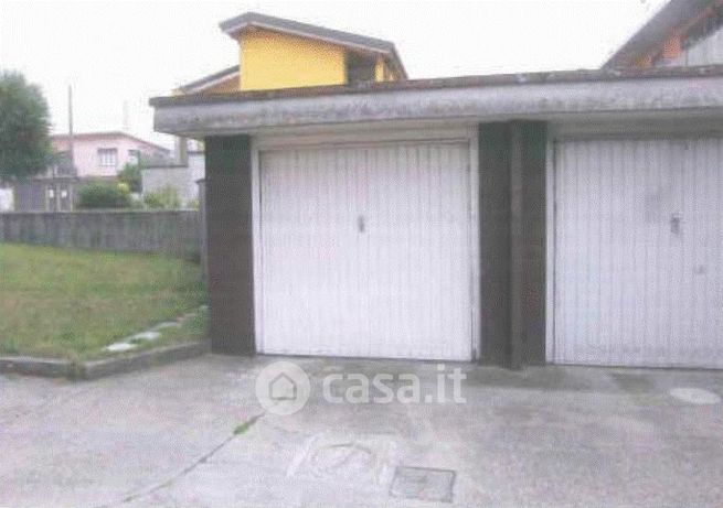 Box/posto auto in residenziale in Via Libertà 44