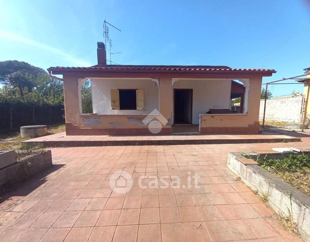 Villa in residenziale in Via Mare delle Nubi 17