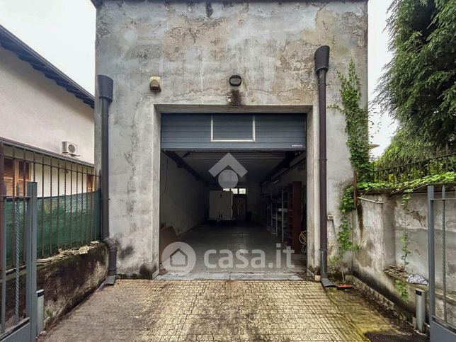 Capannone in commerciale in Via Luigi Ronchi 20