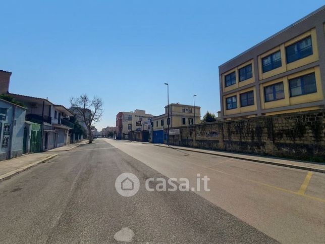 Ufficio in commerciale in Via Ferrante Imparato