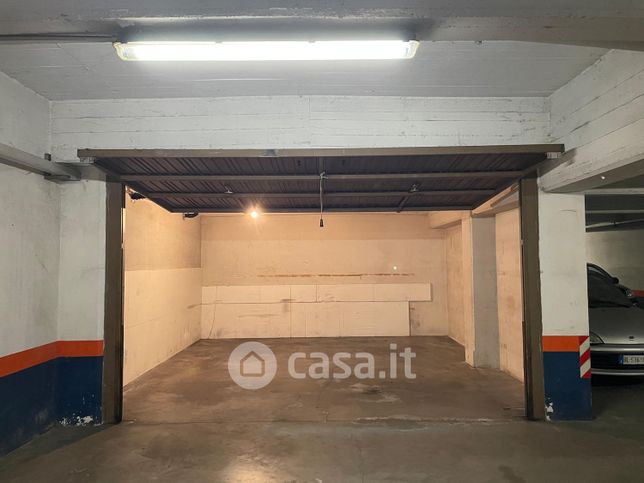 Garage/posto auto in residenziale in Corso Bernardino Telesio 92