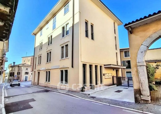 Ufficio in commerciale in Via Madonna