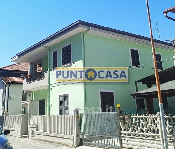 Casa indipendente in residenziale in 