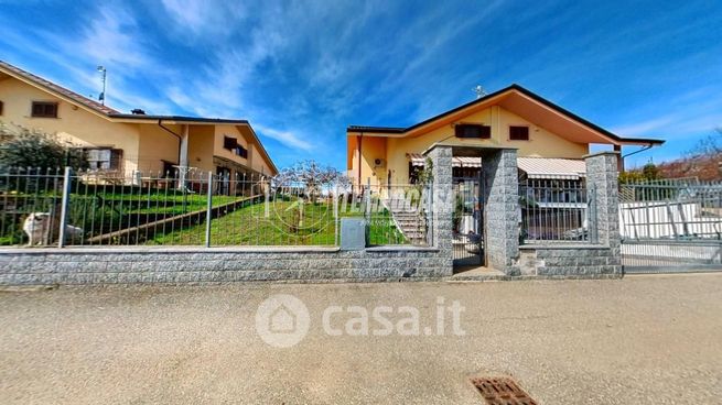 Villetta a schiera in residenziale in Via Bruna 135