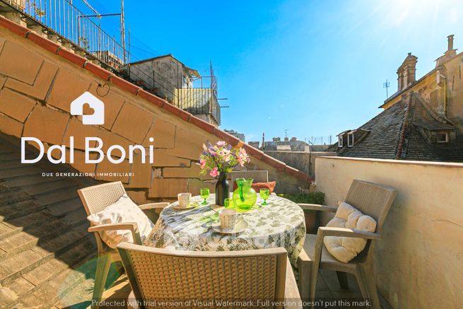 Attico/mansarda in residenziale in Via Lomellini