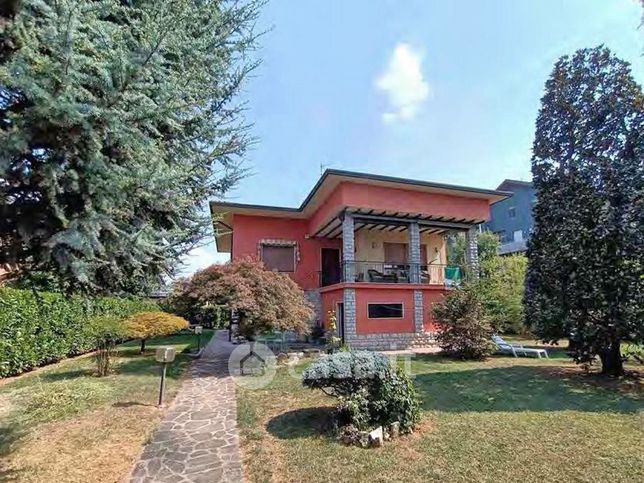 Villa in residenziale in Viale Papa Giovanni XXIII