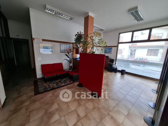 Ufficio in commerciale in Via Lanzaghe