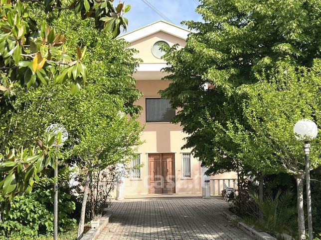 Villa in residenziale in Via Valignani 5