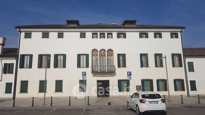 Ufficio in commerciale in Via Capitanio